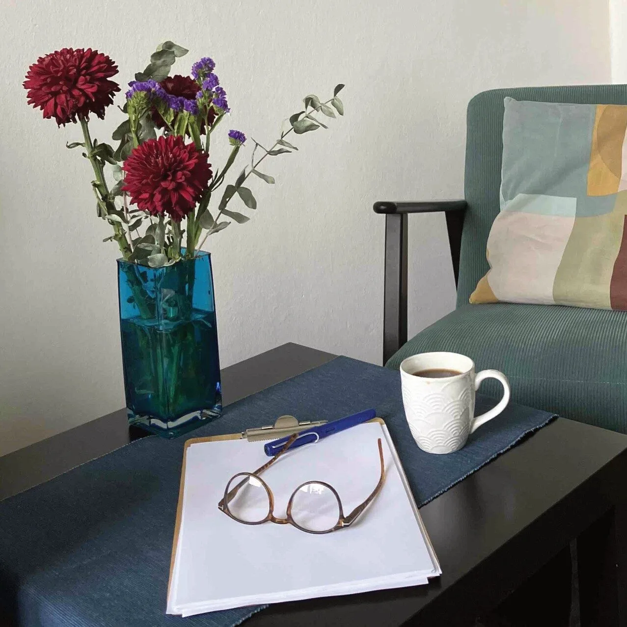 Supervize umožňuje: