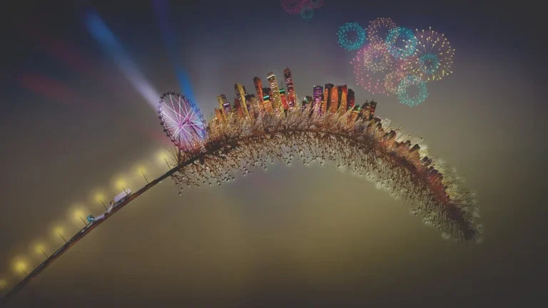 Snová ilustrace panoramatu města s ohňostrojem na zakřiveném horizontu – symbolika denního snění a fantazie.